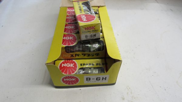 Vintage NGK Spark Plugs.Harley,Honda,Tractor 14mm 1/2"Reach **B-6H** - Image 3