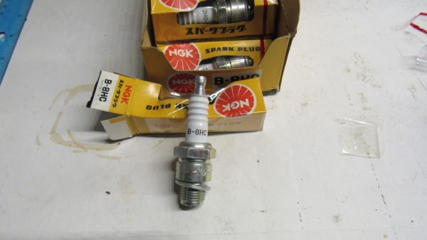 Vintage NGK Spark Plugs.Harley,Honda,Tractor 14mm 1/2"Reach **B-8HC** - Image 2