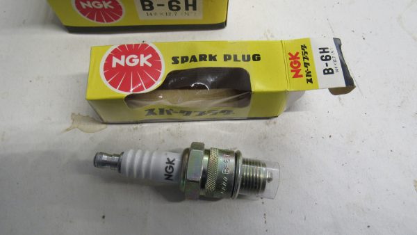 Vintage NGK Spark Plugs.Harley,Honda,Tractor 14mm 1/2"Reach **B-6H**