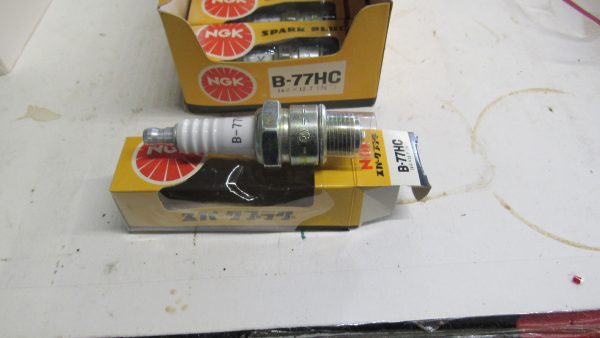 Vintage NGK Spark Plugs.Harley,Honda,Tractor 14mm 1/2"Reach **B-77HC**
