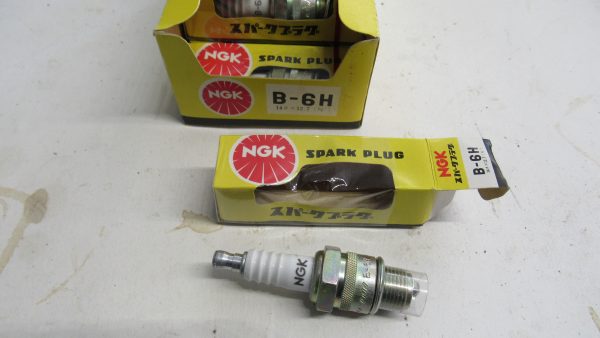 Vintage NGK Spark Plugs.Harley,Honda,Tractor 14mm 1/2"Reach **B-6H** - Image 4