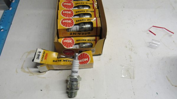 Vintage NGK Spark Plugs.Harley,Honda,Tractor 14mm 1/2"Reach **B-8HC** - Image 3