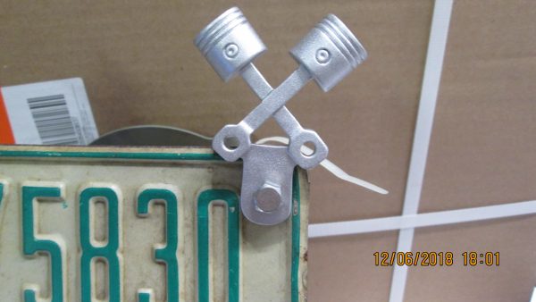 Vintage Style Harley,Honda,Yamaha,Triumph License Plate Topper *Pistons* - Image 2