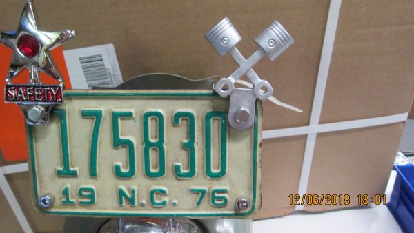 Vintage Style Harley,Honda,Yamaha,Triumph License Plate Topper *Pistons*