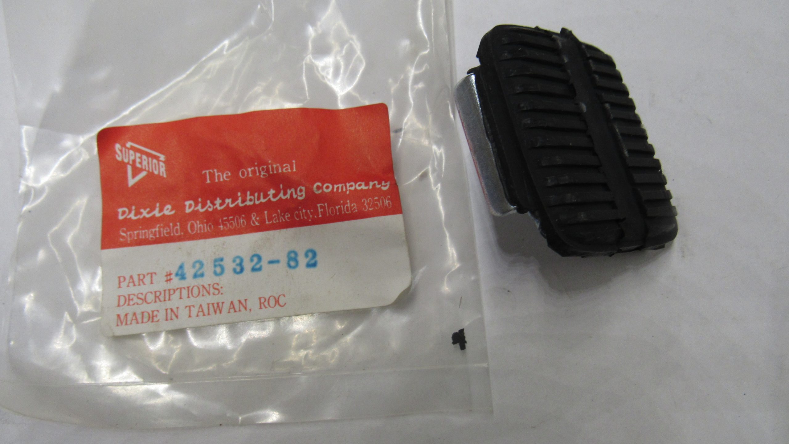 Harley Shovelhead FX Brake Pedal Rubber with Stud. 1982-UP?? P/N 42532-82 - Image 2