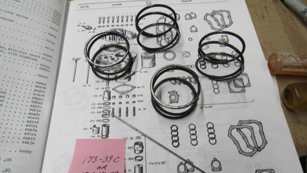 Harley U,UL, Big Twin Flathead Vale Cover Springs. 1939-48. P/N 18247-39