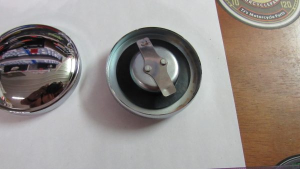 Harley Shovelhead Chrome Style Gas Cap Set Vented & Non-Vented 1973-82. P/N 61102-73 & 61103-73A - Image 4