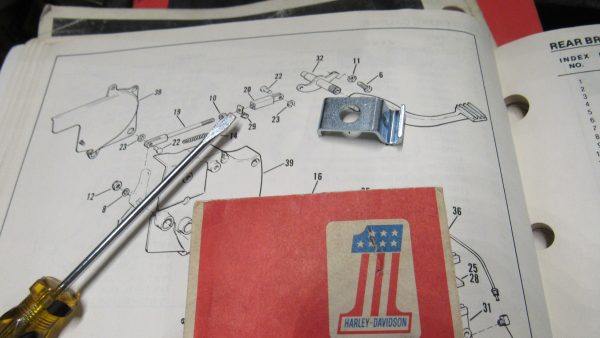 Genuine Harley Davidson Sportster Return Spring Clip. **NOS** 1979-UP??  P/N 42400-79