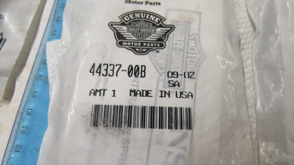 Genuine Harley Twin Cam Vibration Shim for Rear Brake Pads.2000-UP??   P/N 44337-00B - Image 2