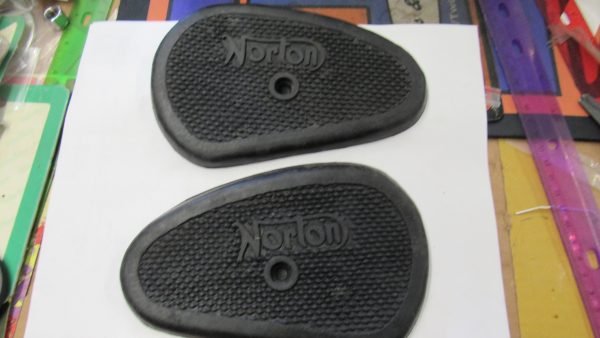 NORTON GAS TANK KNEE PAD RUBBER GRIP SET